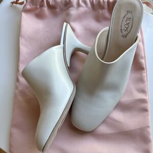 Tod's Elegant Cream Leather Mules